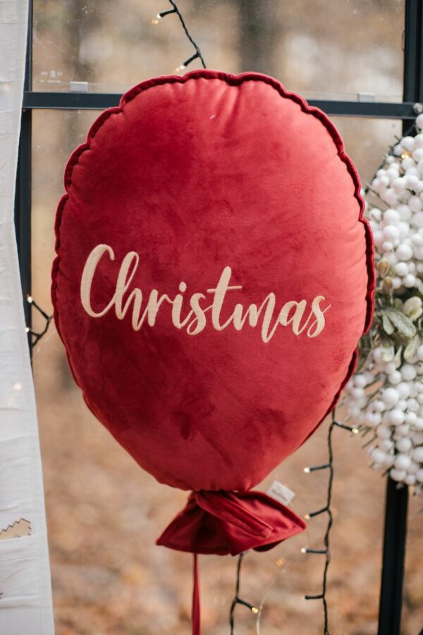 Coussin ballon velours H50xL40 cm - tissus rouge carmin écriture CHRISTMAS doré clair - Malomi kids