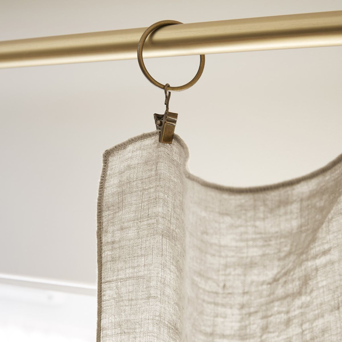 Rideau ajustable lin lavé SOLINE 140 x 270 cm SOLINE avec 8 anneaux pince - L'effet papillon - sable – Image 4