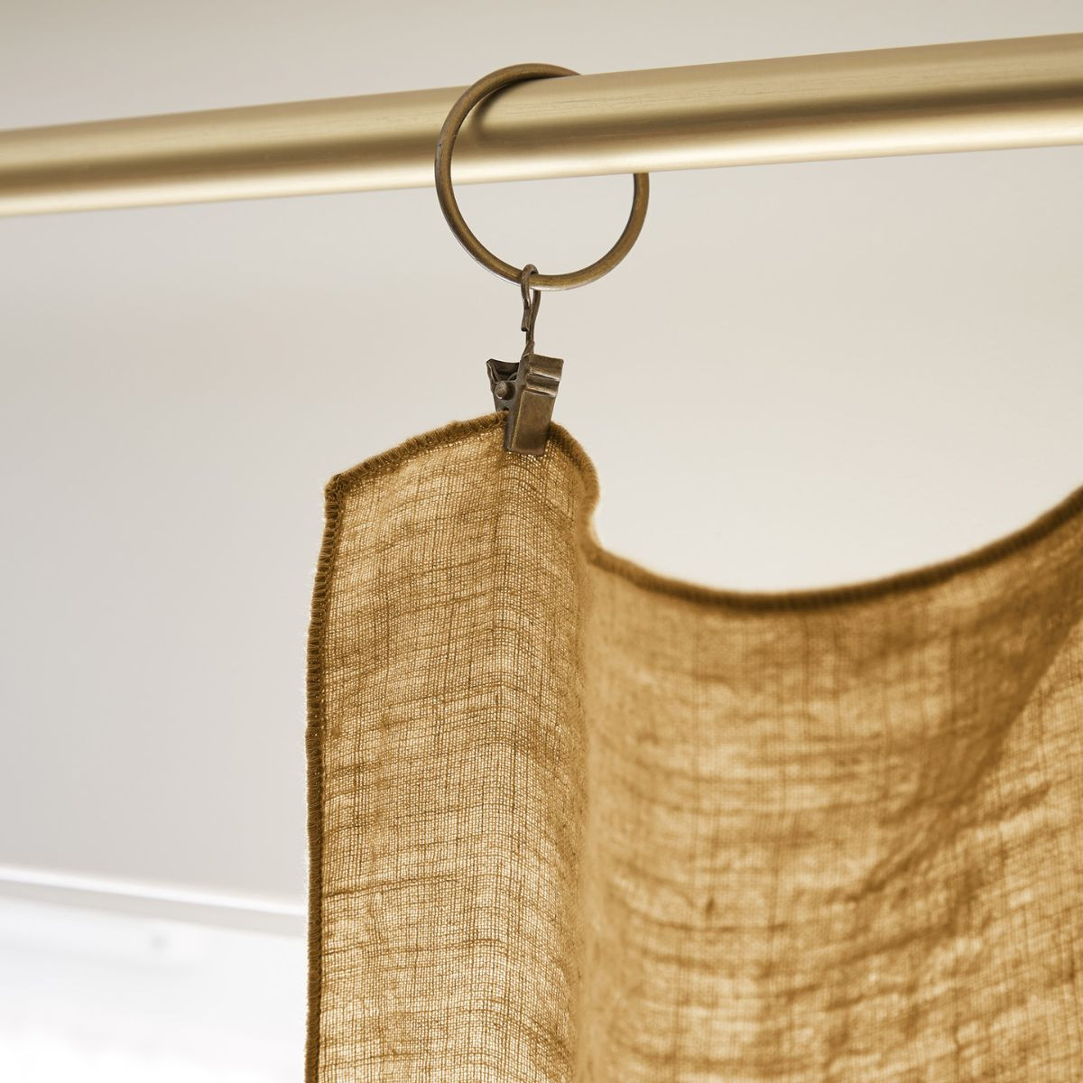 Rideau ajustable lin lavé SOLINE 140 x 270 cm SOLINE avec 8 anneaux pince - L'effet papillon - caramel – Image 4
