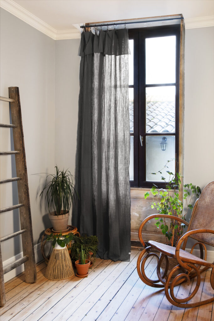 Rideau ajustable + 8 anneaux pince 140x300 cm en gaze de coton unie GAÏA - L'effet papillon - granit