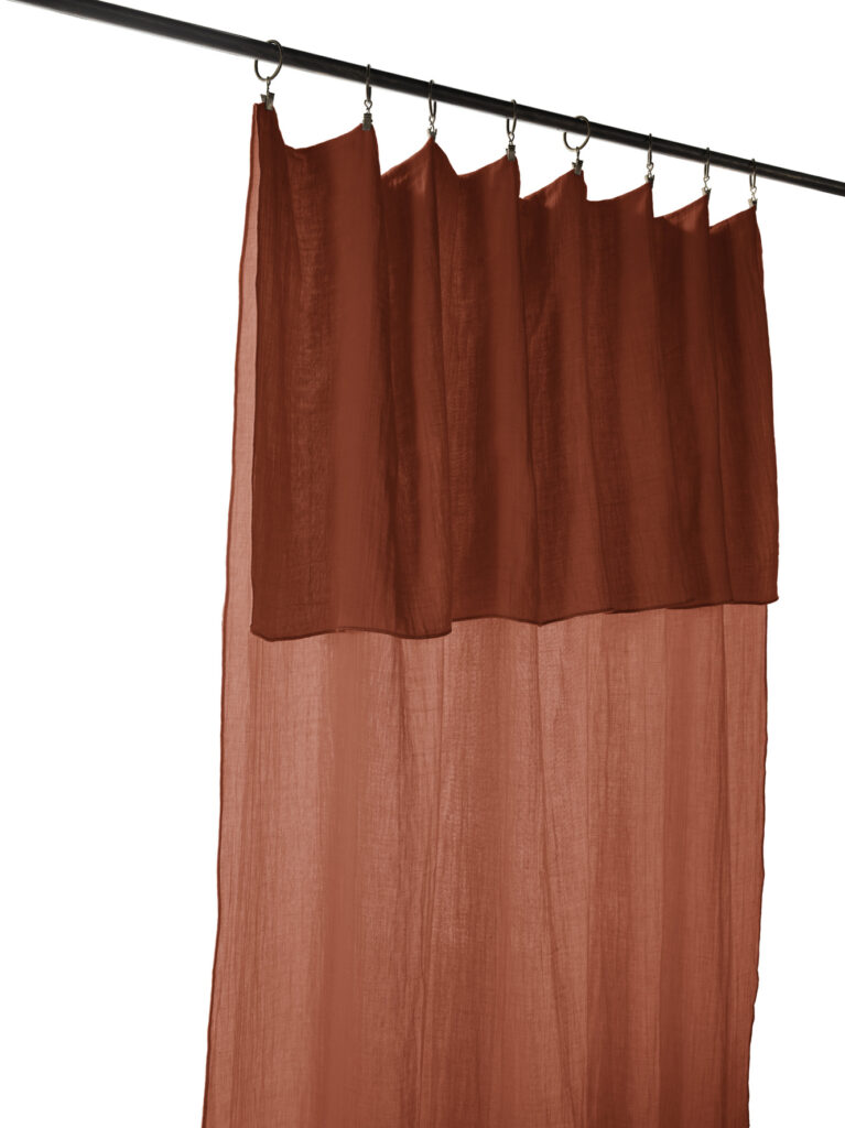 Rideau ajustable + 8 anneaux pince 140x300 cm en gaze de coton unie GAÏA - L'effet papillon - terracotta – Image 3