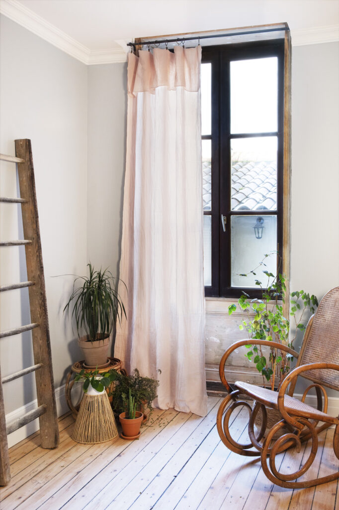 Rideau ajustable + 8 anneaux pince 140x300 cm en gaze de coton unie GAÏA - L'effet papillon - guimauve