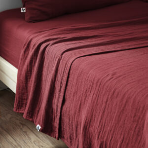 Drap plat 270 x 300 cm en gaze de coton unie GAÏA - L'effet papillon - lie de vin