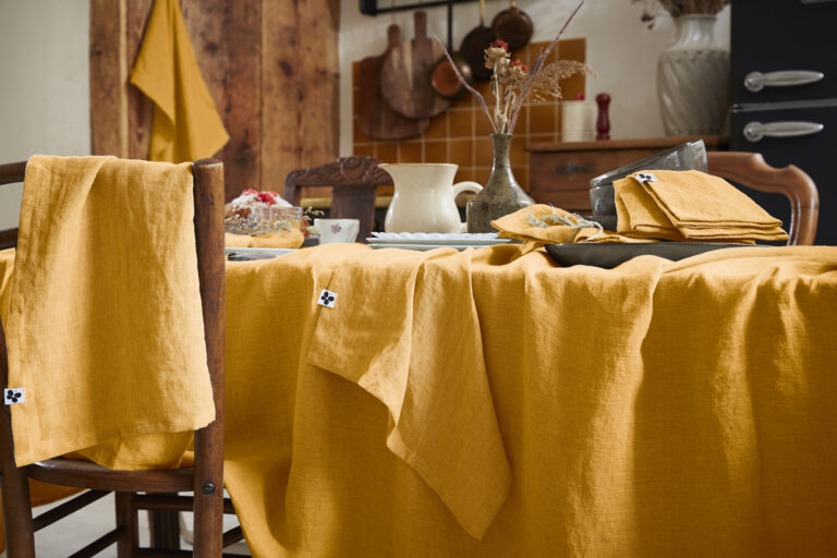 Nappe rectangulaire 170 x 250 cm en lin lavé SOLINE - L'effet papillon - miel