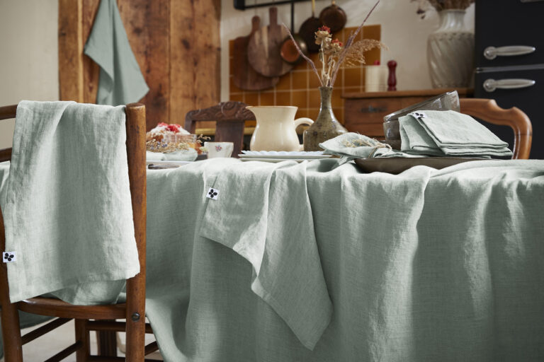 Nappe rectangulaire 170 x 250 cm en lin lavé SOLINE - L'effet papillon - eucalyptus