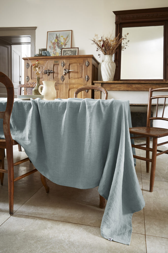 Nappe rectangulaire 170 x 250 cm en lin lavé SOLINE - L'effet papillon - azur