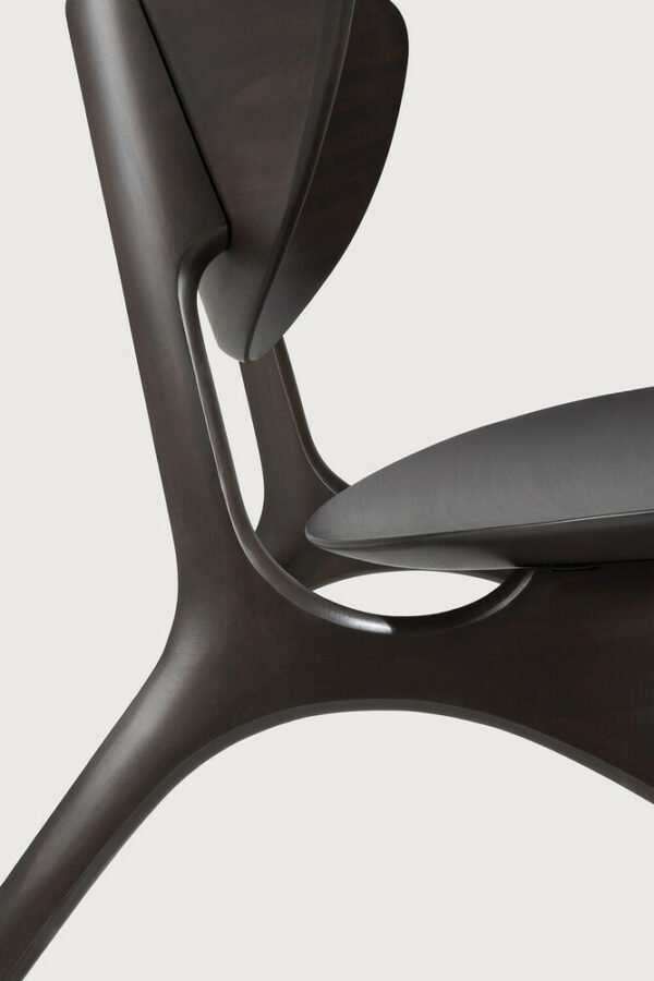 Fauteuil EYE acajou teinté brun foncé finition vernie  - 74x77x73 cm - Hauteur assise 37 cm - Ethnicraft – Image 6