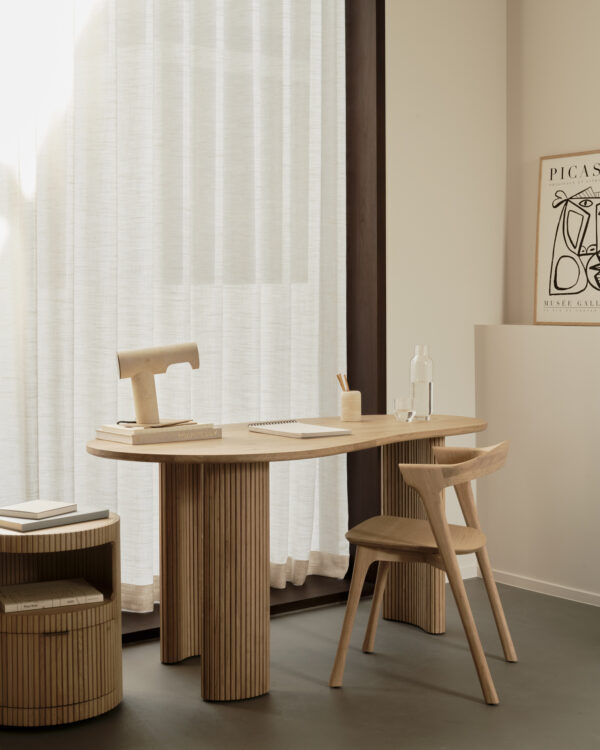 Bureau BOOMERANG chêne massif vernis - 160x83x76 cm - Ethnicraft – Image 7