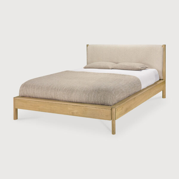 Lit PI chêne massif avec une finition huilée - tissu Cloud - 182x222x105 cm pour matelas 160x200 - sans lattes - déhoussable - Ethnicraft