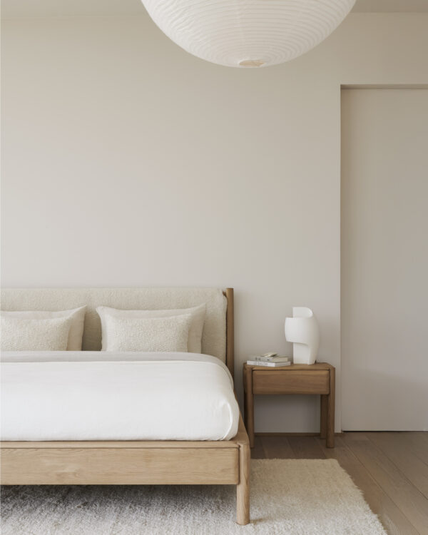 Lit PI chêne massif avec une finition huilée - tissu Cloud - 202x222x105 cm pour matelas 180x200 - sans lattes - déhoussable - Ethnicraft – Image 9