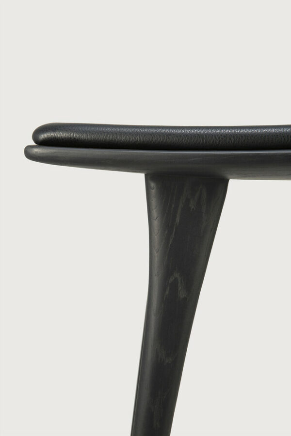 Tabouret de bar Osso en chêne vernis noir - cuir noir - 57 x 33 x H 67 cm Ethnicraft – Image 4