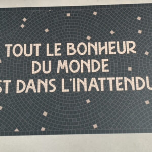 Tapis couloir rectangulaire personnalisé Tout le bonheur du monde est dans l'inattendu - 66x132 cm - Vinyle - Pôdevache
