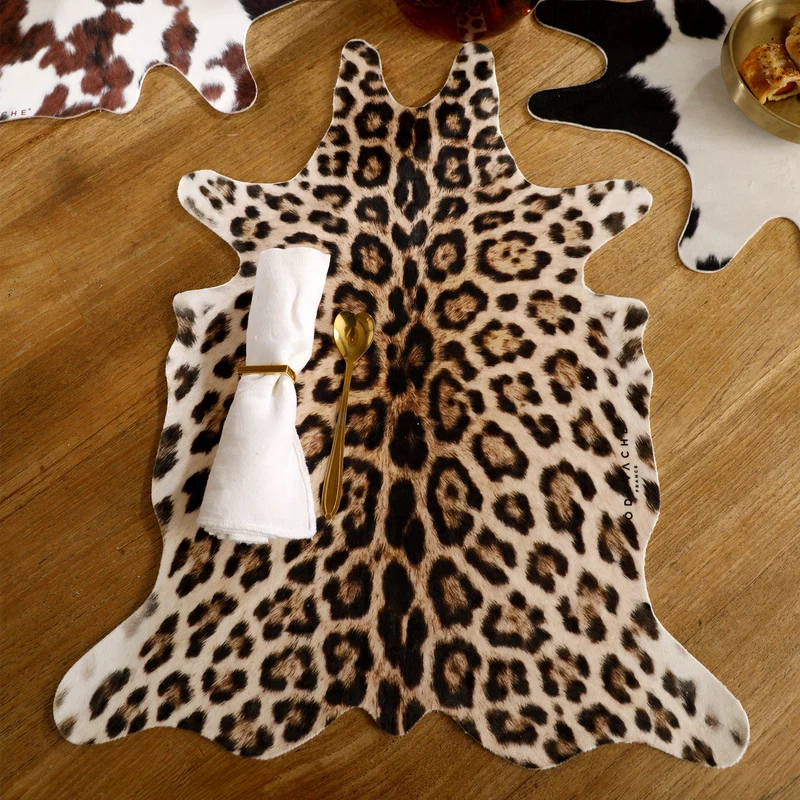 Set de table forme peau de bête LEOPARD - 38x48 cm - Vinyle - Pôdevache - Grège